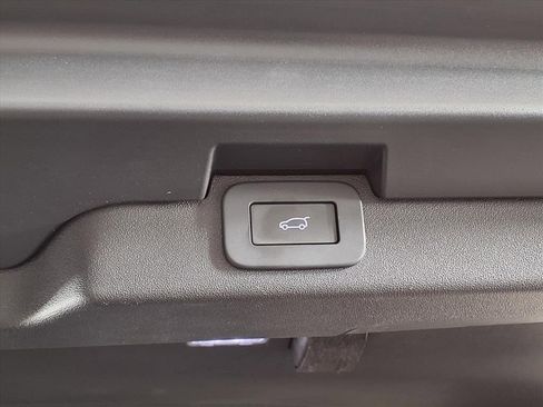 Used 2023 Land Rover Discovery HSE R-Dynamic image 16