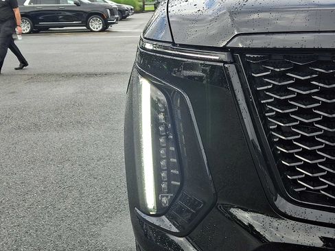 Certified 2025 Cadillac Escalade Sport Platinum w/ LPO, Floor Liner Package AWD/4WD image 9