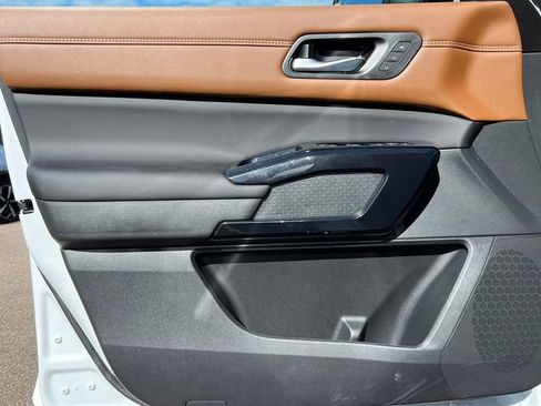 New 2026 Nissan Pathfinder Platinum image 17