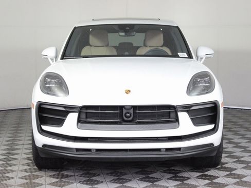 Used 2025 Porsche Macan image 10