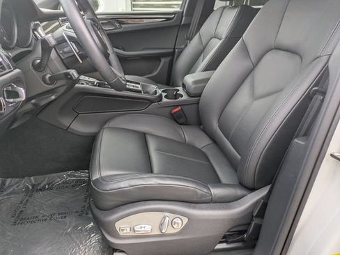 Used 2025 Porsche Macan AWD/4WD image 23
