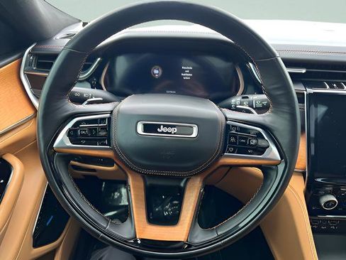 Used 2022 Jeep Grand Cherokee L Summit w/ Advanced Protech Group IV AWD/4WD image 15