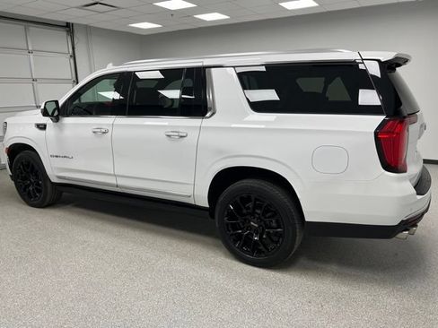Used 2022 GMC Yukon XL Denali AWD/4WD image 7