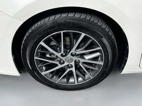 Used 2017 Lexus ES 350 w/ Luxury Package FWD image 32