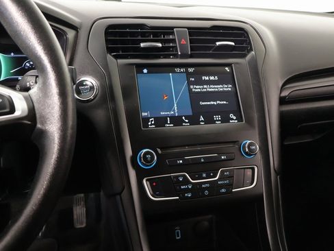 Used 2018 Ford Fusion SE w/ Equipment Group 601A image 5