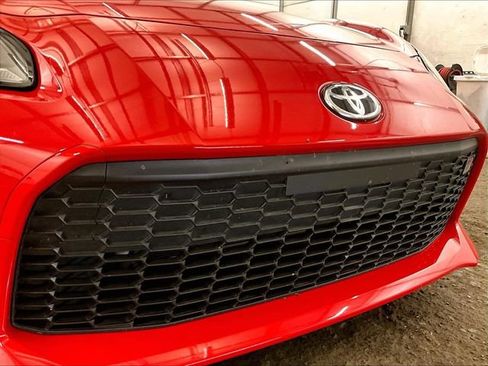 Used 2023 Toyota GR86 Premium w/ ALL Weather Mat Package (TMS) RWD image 29