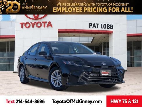 Used 2025 Toyota Camry LE FWD image 1