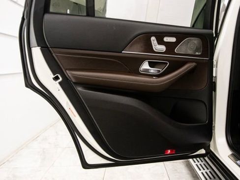 Used 2022 Mercedes-Benz GLS 450 4MATIC image 23