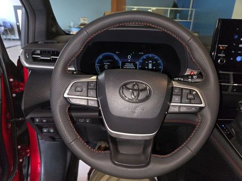 Used 2025 Toyota Sienna XSE w/ XSE Plus Package AWD/4WD image 14