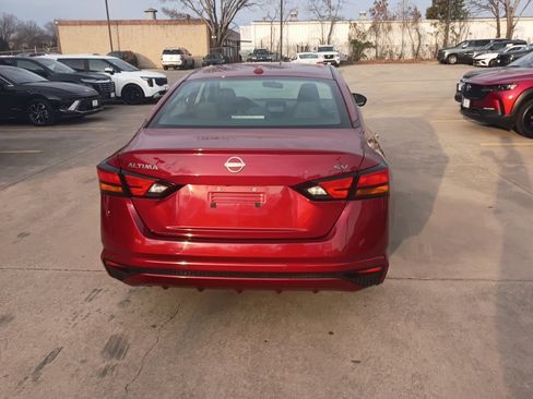 Used 2024 Nissan Altima 2.5 SV image 10