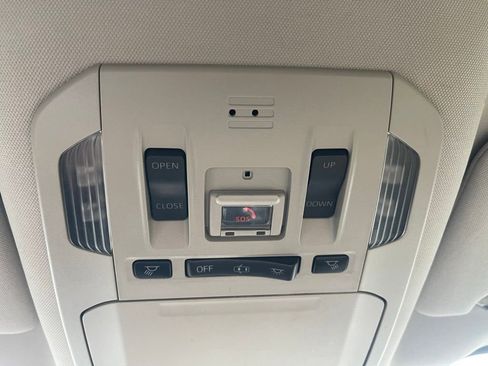 Used 2020 Toyota Highlander XLE AWD/4WD image 36