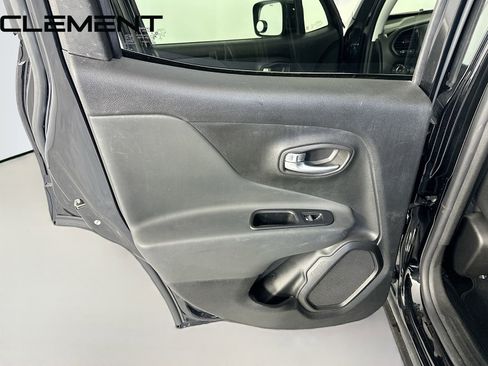 Used 2019 Jeep Renegade Altitude w/ Quick Order Package 2XM image 28