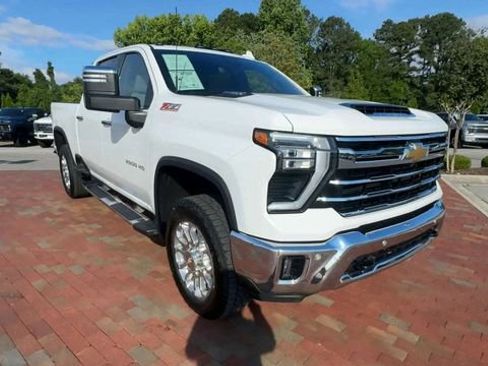 Used 2025 Chevrolet Silverado 2500 LTZ w/ LTZ Premium Package AWD/4WD image 5