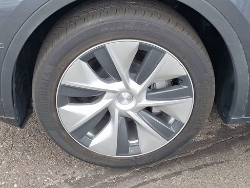 Used 2022 Tesla Model Y Long Range image 9