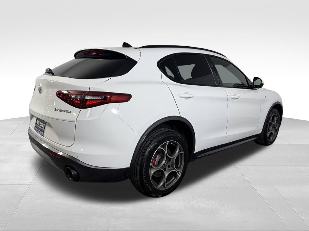 Used 2023 Alfa Romeo Stelvio Ti w/ Active Assist Plus Package AWD/4WD image 6