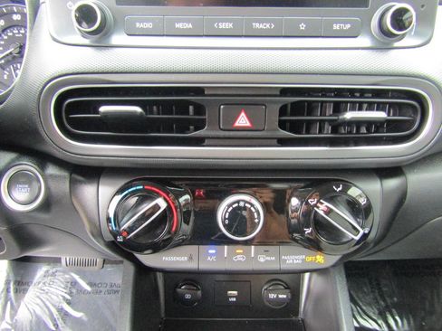 Used 2023 Hyundai Kona SEL image 18