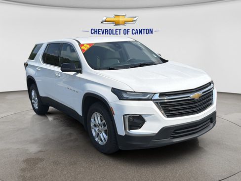Used 2023 Chevrolet Traverse LS FWD image 3