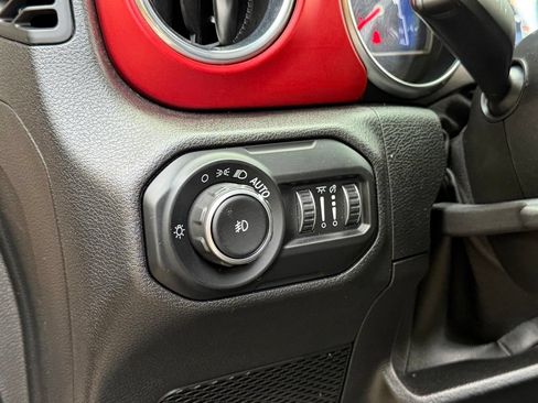 Used 2021 Jeep Wrangler Unlimited Rubicon AWD/4WD image 29