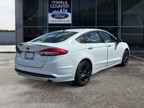 Used 2018 Ford Fusion SE w/ Equipment Group 201A FWD image 3