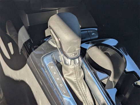 Used 2025 Chevrolet Trax LT w/ LT Convenience Package image 17