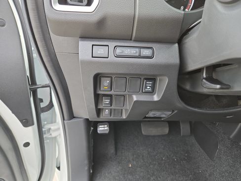 New 2025 Nissan Frontier SV w/ SV Convenience Package RWD image 16