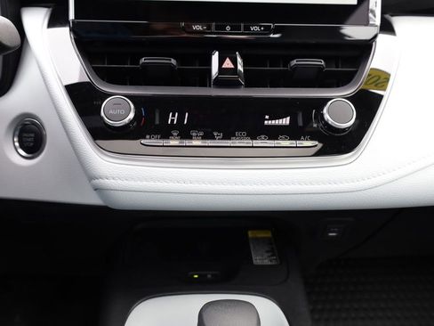 Certified 2025 Toyota Corolla SE w/ SE Premium Package image 37