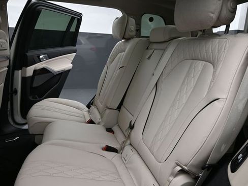 Used 2023 BMW X7 xDrive40i w/ Premium Package image 18