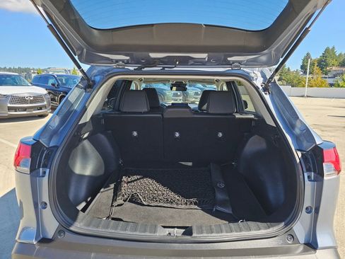 Used 2023 Toyota Corolla Cross XLE image 18