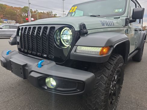 Used 2023 Jeep Wrangler Unlimited w/ Sun & Screen Package image 11