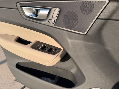 New 2027 Volvo XC60 B5 Core AWD/4WD image 16
