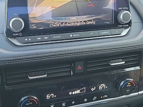 Used 2022 Nissan Rogue SV image 26