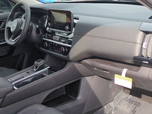 New 2025 Nissan Pathfinder SV image 31