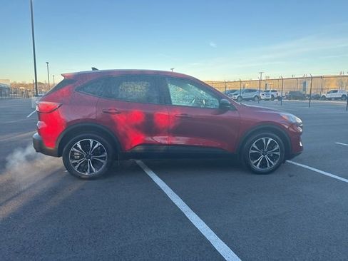 Certified 2022 Ford Escape SE w/ SE Sport Appearance Package image 5