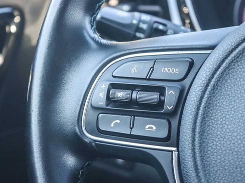 Used 2022 Kia Niro EX Premium image 25