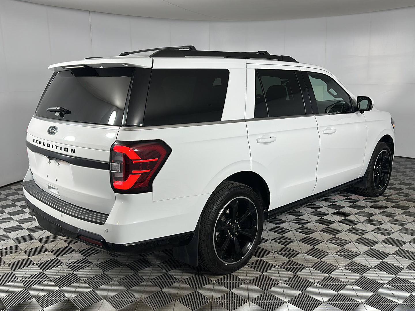 Used 2023 Ford Expedition Limited AWD/4WD image 30