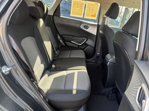 Used 2025 Kia Soul LX w/ LX Technology Package FWD image 23