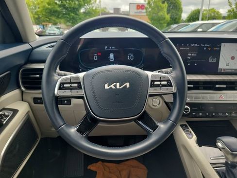 Used 2025 Kia Telluride EX w/ EX Captain's Chair Package FWD image 11