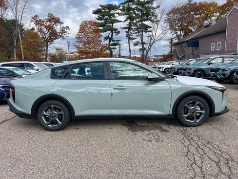 New 2025 Kia K4 LXS image 4