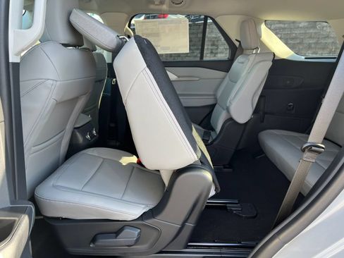 Used 2026 Ford Explorer Active w/ Active Comfort Package AWD/4WD image 5