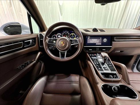 Used 2023 Porsche Cayenne AWD/4WD image 15