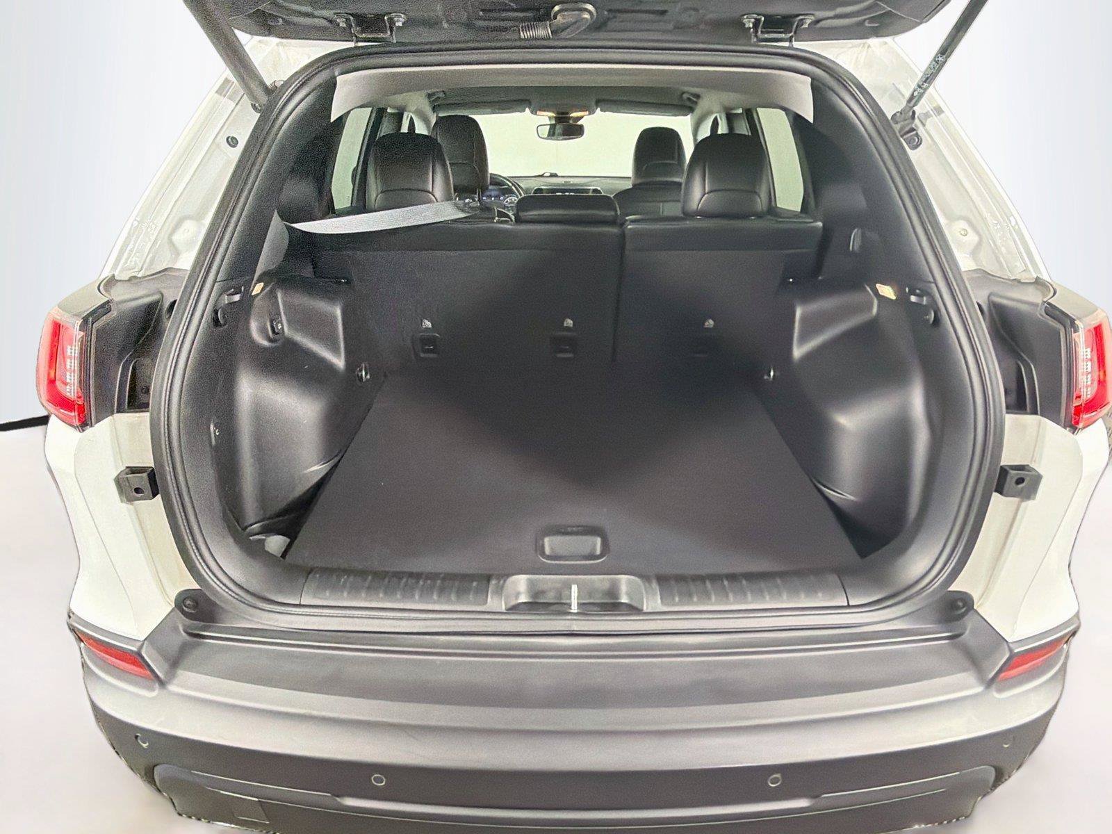 Used 2021 Jeep Cherokee Latitude Lux w/ Comfort/Convenience Group AWD/4WD image 14