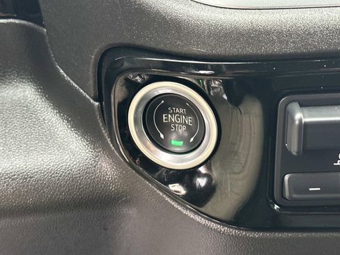 Used 2025 GMC Sierra 1500 SLT image 14