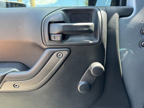 Used 2017 Jeep Wrangler Unlimited Sport w/ Connectivity Group AWD/4WD image 18