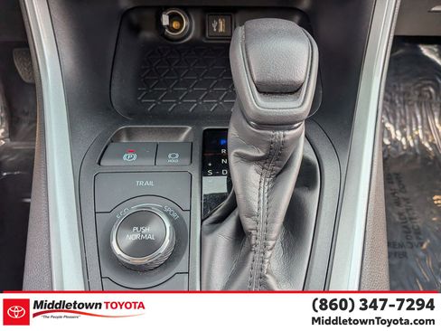 Used 2025 Toyota RAV4 XLE image 27