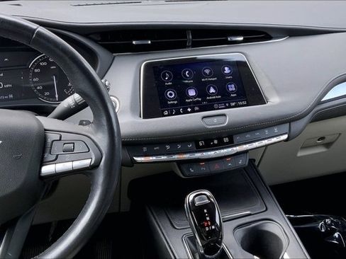 Used 2023 Cadillac XT4 Luxury w/ Cold Weather Package AWD/4WD image 5