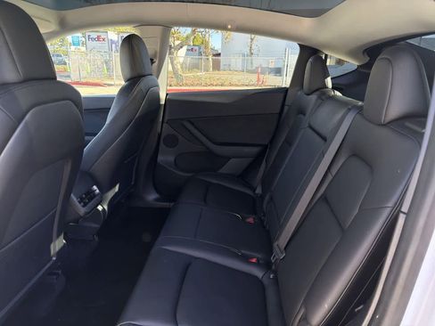Used 2022 Tesla Model Y Long Range image 28
