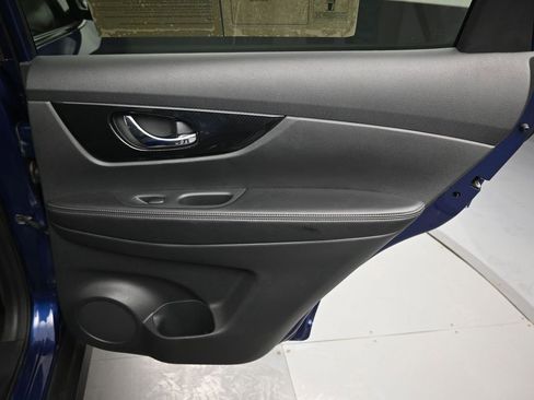 Used 2019 Nissan Rogue SL w/ Premium Package image 36