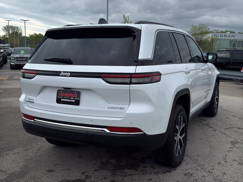 Used 2025 Jeep Grand Cherokee Limited AWD/4WD image 5