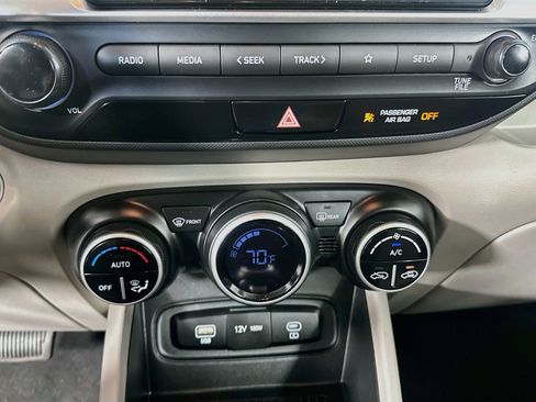 Used 2025 Hyundai Venue SEL FWD image 23