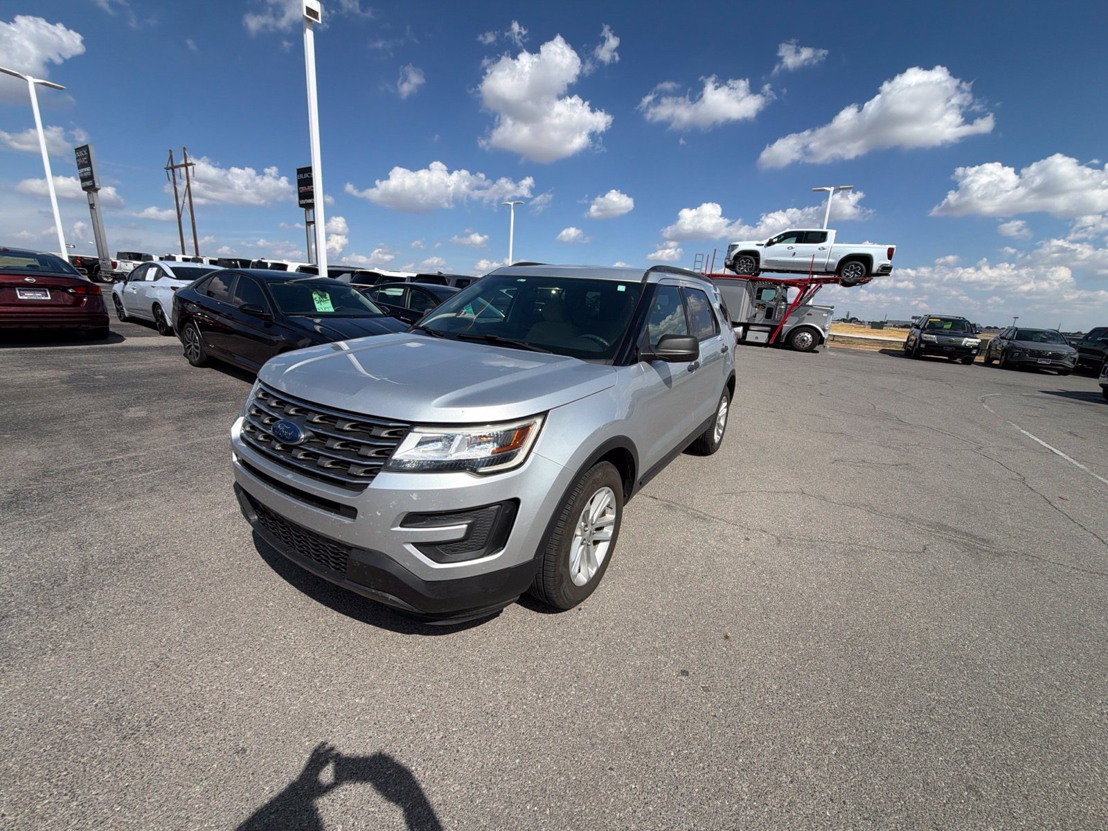 Used 2017 Ford Explorer FWD image 2